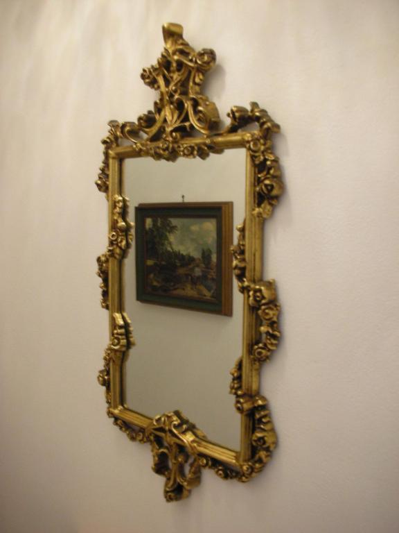 Queen House Venezia Room photo